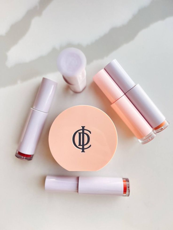 Cushion compact with lip tints